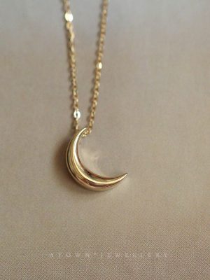 Highly recommended light board small moon necklace S925 silver plated 14K gold elegant temperament all-match necklace pendant HME pendant
