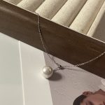 color: white gold