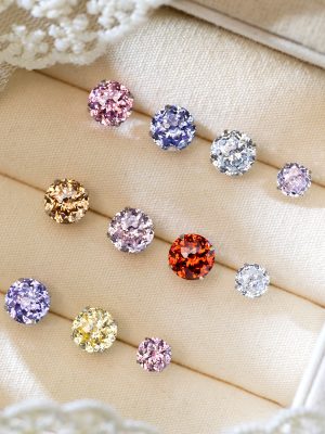 S925 Sterling Silver Simple Fashion Flash Hand Holder Zircon Four-Claw Ear Nail All-Match Light Luxury Women's Ear Pole Ear Nail
