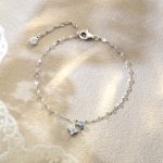 color: white gold