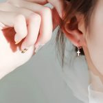 color: White gold pair