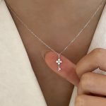 color: white gold