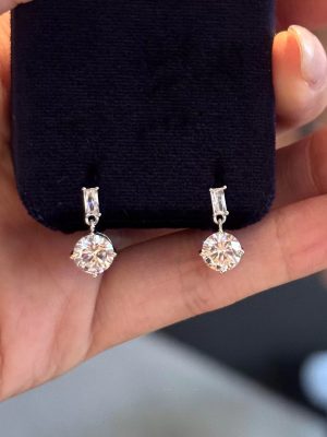 Korean style flash small round diamond earrings fashion all-match earrings S925 sterling silver simple high-end temperament earrings