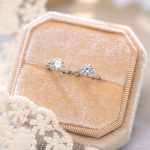 color: Small white gold/pair