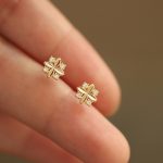color: 18K gold [with silver plug]]