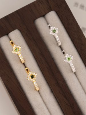 S925 Sterling Silver Diamond Shaffy Green Zircon Ear Buckle Light Luxury Exquisite Simple Elegant Super Flash Diamond All-match Ear Buckle