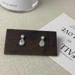 color: white gold