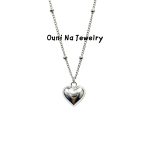 color: white gold