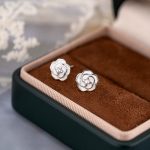 color: White gold-white style