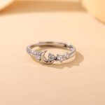 color: Moon Four Mans Star Ring / size: white gold