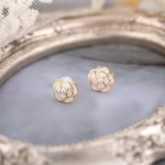 color: Gold-white