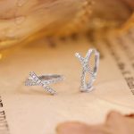 color: White gold pair
