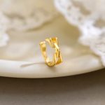 color: Gold Chain Ear Clip