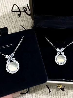 [Princess at large] S925 Silver Ice White Chalcedony Bow Clavicle Chain Women's Cool Light Luxury Necklace