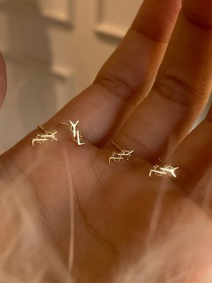 S925 Sterling Silver Gold Plated Letter Ear Nail Women's Design Ear Bone Nail Light Luxury Sleeping Free Pick Raising Ear Holes Earrings Ouni Na