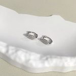 color: White gold trumpet