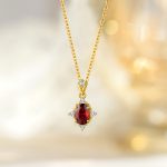 color: Red pomegranate necklace (gold)