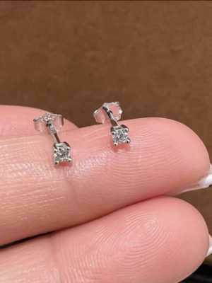 Live four-claw earrings women's full-body 925 silver-plated 18K gold classic simple single-diamond office worker exquisite earrings