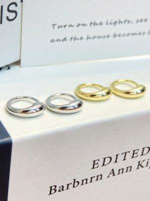 S925 sterling silver Korean version of water drop plain ring ear buckle cold wind advanced simple Joker daily fashion earrings wholesale