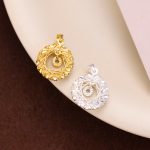 color: Gold color [single pendant]]