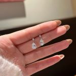 color: white gold