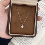 color: white gold
