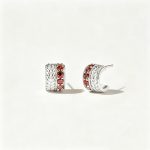 color: White gold (with silver earplugs)