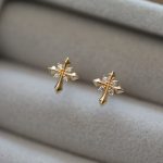 color: 18K gold pair (with earplugs)