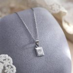 color: white gold