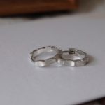 color: White gold pair