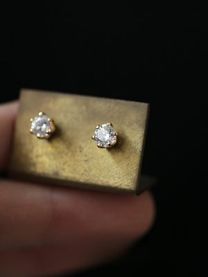 S925 Silver Plated 18K Gold Crown Single Drill Six-Claw Earrings Zirconium Drill Simple and Great-looking Classic HME