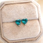 color: Stud earrings / Style: white gold