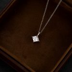 color: white gold