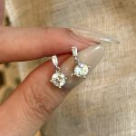 color: white gold