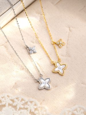 S925 Sterling Silver Exquisite Shell Four-leaf Clover Necklace Women's Double Flower Simple Light Luxury Flower Clavicle Chain