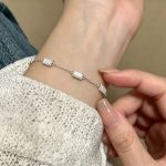 color: white gold