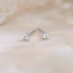 color: White gold white zirconium