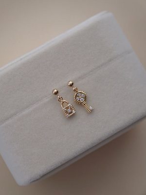 Lock love ~ S925 sterling silver key small lock earrings earrings small earrings asymmetric design cold wind earrings tide HME