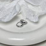 color: white gold