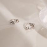 color: White gold pair