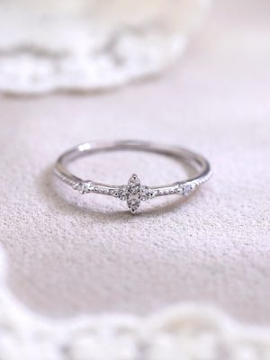 S925 Sterling Silver Light Luxury Four-leaf Clover Ring Women's Elegant Simple Point Diamond Finger Ring Exquisite Small Trendy Ring Wholesale