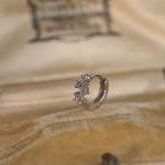 color: Small white gold pair