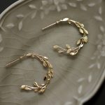 color: Gold Pair (with silver earplugs)