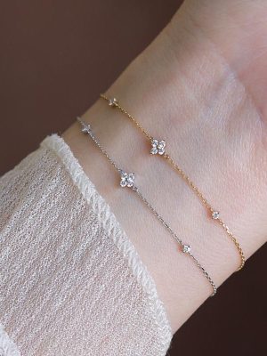 S925 Sterling Silver Plated 18K Gold Mini Four-petal Floral Zircon Bracelet Four-leaf Clover Joker Gift for Girlfriend HME