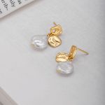 color: Square Pearl Stud Earrings / Style: GOLD