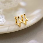 color: Gold five-pointed star earrings