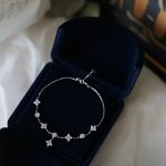 color: white gold