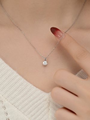 S925 Sterling Silver Simple Four Claw Mosan Diamond Pendant Necklace Design Joker Classic Clavicle Chain Wholesale