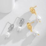 color: Irregular Beat Pearl Stud Earrings / Style: white gold