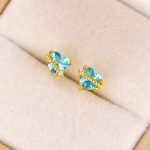 color: Love earrings-gold